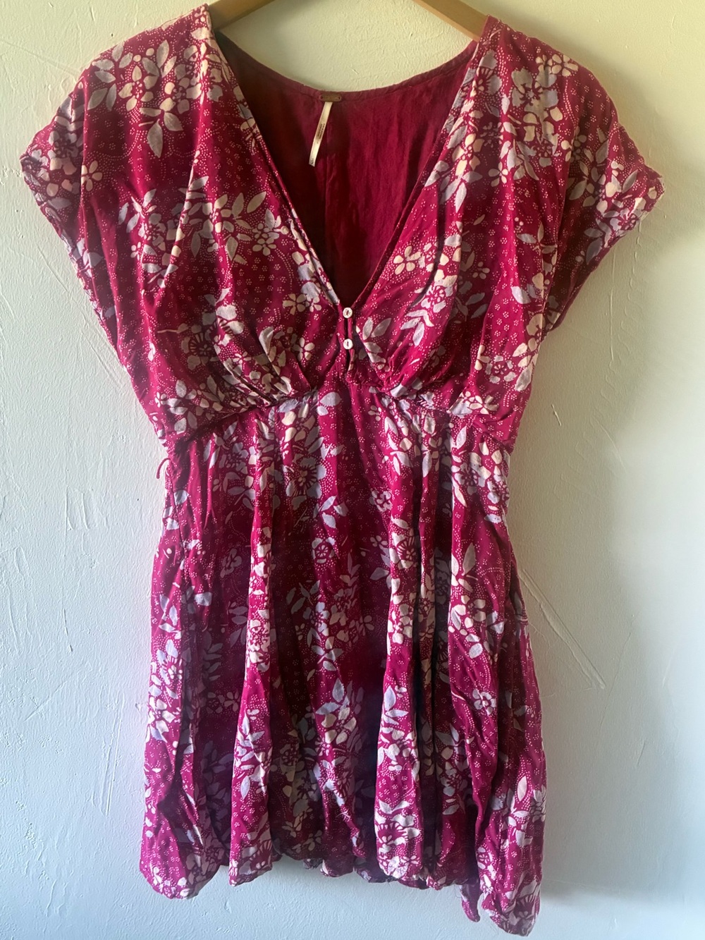 Free People MagentaPink Floral V-Neck Mini Dress